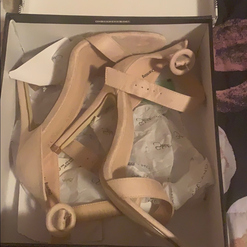 Heels - Picture 2 of 4